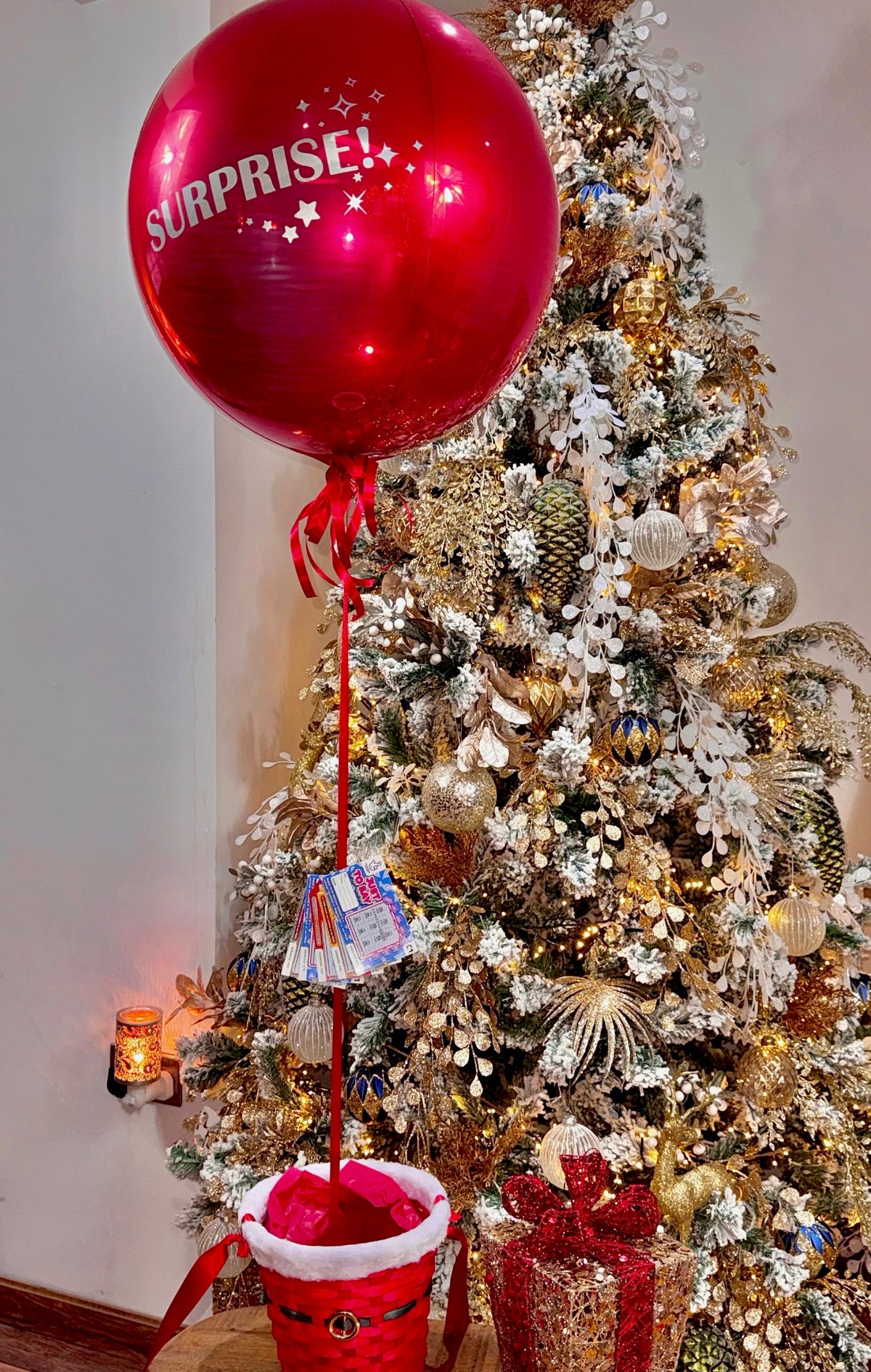 Surprise Gift Christmas Day Balloon Reveal